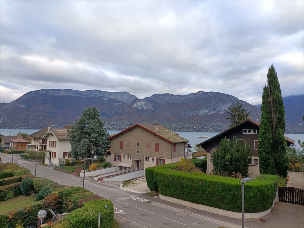 Rénovation générale au bords du lac d'Annecy dans la ville de Sévrier